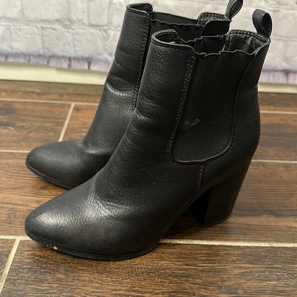 Billini Black Booties Sz 6